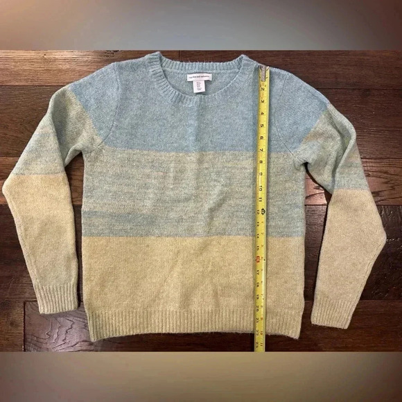 Cupcakes and Cashmere Blue/ Cream Ombré Sweater- Size Small - Picture 5 of 6